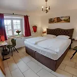 Goeddertzhof 3*